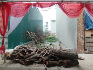 Bán lô đất dịch vụ phú vinh  dt 54m2  mặt tiền 4.01m, vuông vắn  đường 11m  có vỉa hè 2 bên