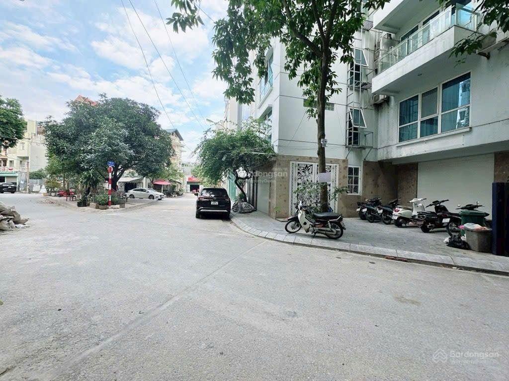 Siêu phẩm mặt phố lâm hạ view hồ 7 tầng thang máy diện tích khủng 300m2 mặt tiền rộng ,