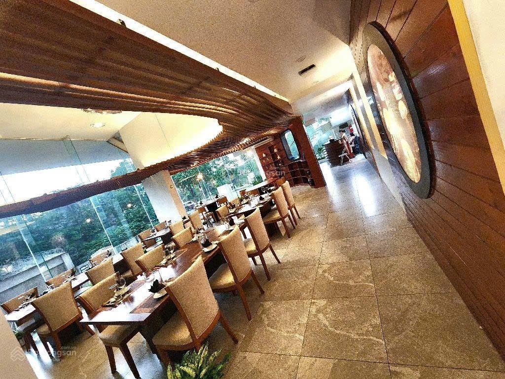 Siêu phẩm mặt phố lâm hạ view hồ 7 tầng thang máy diện tích khủng 300m2 mặt tiền rộng ,