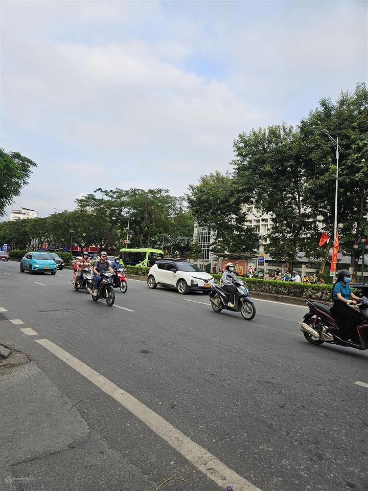 Nguyễn văn cừ đất đẹp hiếm còn sót lại ô tô tránh ngõ thông. thoáng. giá đầu tư,