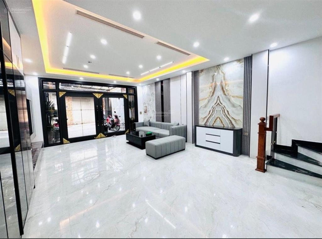 Bồ đề  75m  7 tầng thang máy  gara ô tô  giảm 2,5 tỷ chỉ còn 18 tỷ