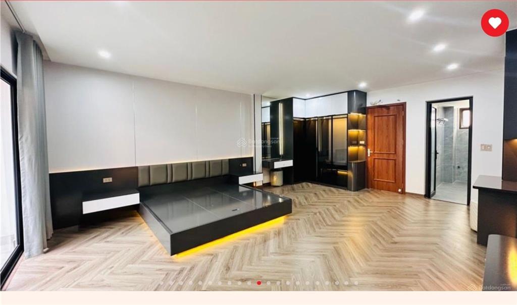 Bồ đề  75m  7 tầng thang máy  gara ô tô  giảm 2,5 tỷ chỉ còn 18 tỷ