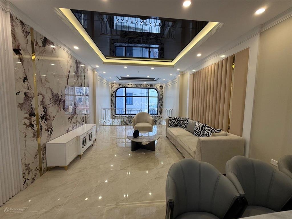 Ngọc lâm 82m2  6 tầng thang máy  phân lô vip  gara 2 ô tô 7 chỗ