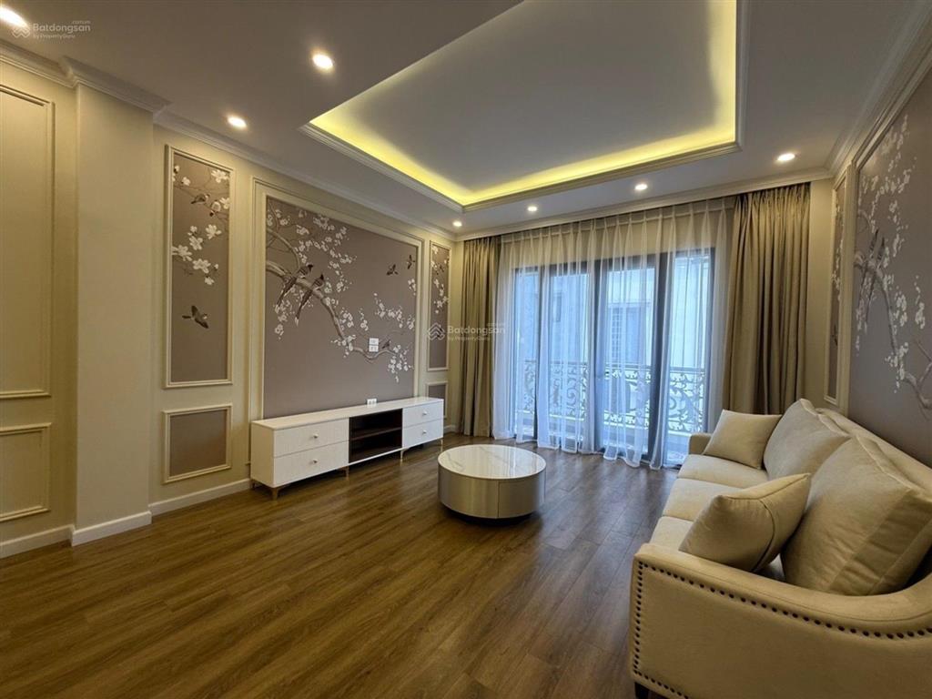 Ngọc lâm 82m2  6 tầng thang máy  phân lô vip  gara 2 ô tô 7 chỗ