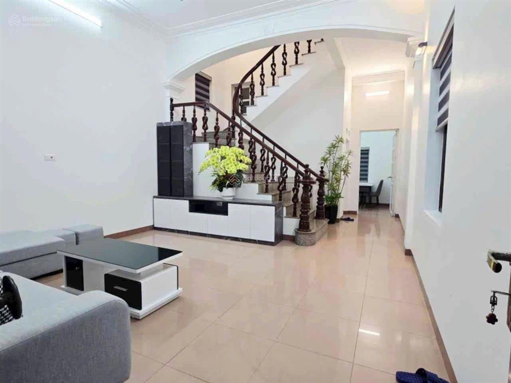 Việt hưng tái định cư, cách 2 nhà ta ngõ thông ô tô, 5 tầng, full nội thất, giá đầu tư,
