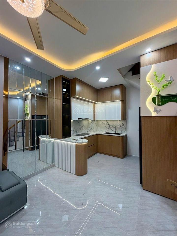 Ngọc lâm 82m2  6 tầng thang máy  phân lô vip  gara 2 ô tô 7 chỗ