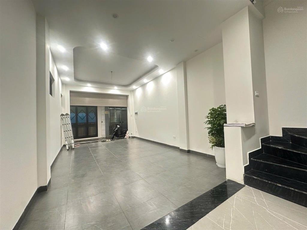 Ô tô vào nhà lô góc 3 mặt thoáng thang máy gần phố thanh am