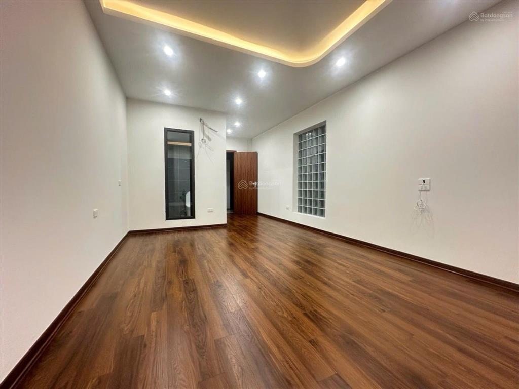 Ô tô vào nhà lô góc 3 mặt thoáng thang máy gần phố thanh am
