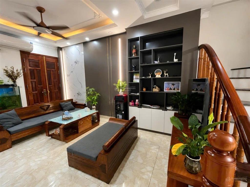 Việt hưng nhà dân xây 5 tầng lô góc 2 thoáng giá chỉ 9,6 tỷ