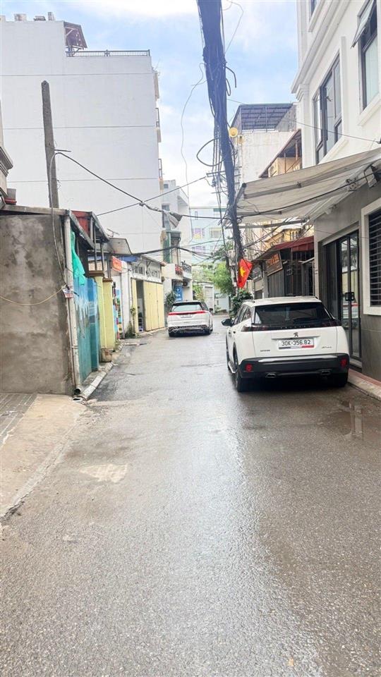 Thạch bàn bán đất 50m2 tặng nhà c4 dòng tiền lô góc ô tô thông