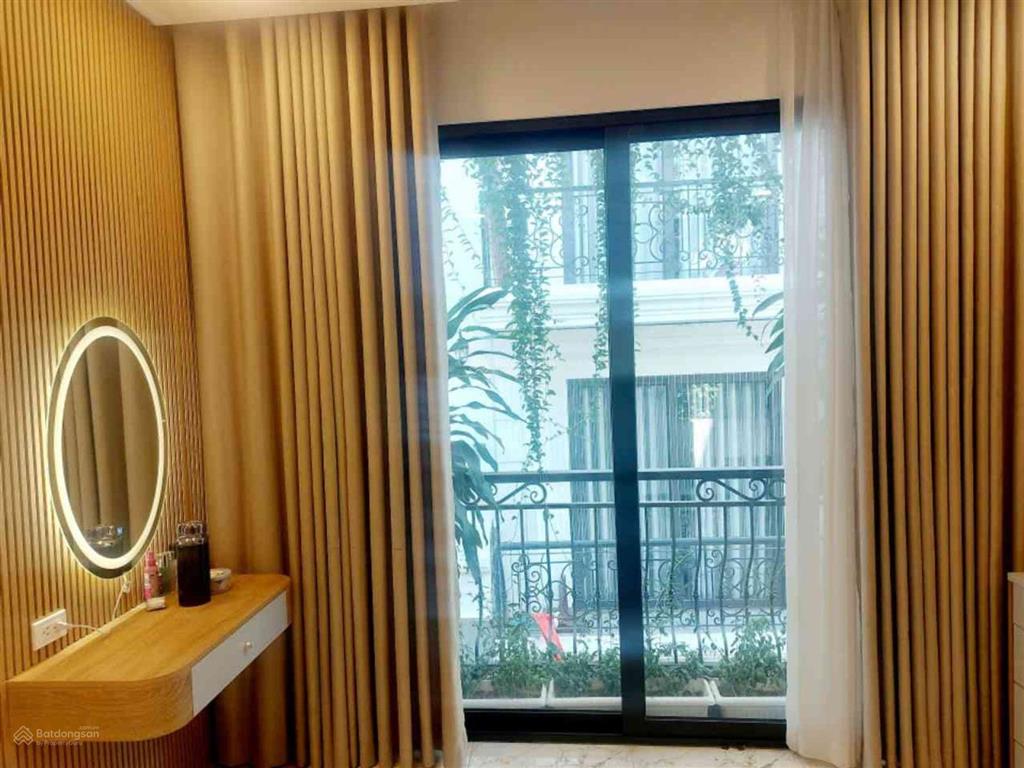 Phúc đồng nhà dân xây đẹp gara ô tô ngõ thông sát vinhomes riverside