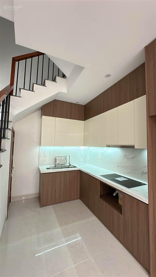 Trung tâm việt hưng nhà xây mới căn góc chỉ 7,9 tỷ