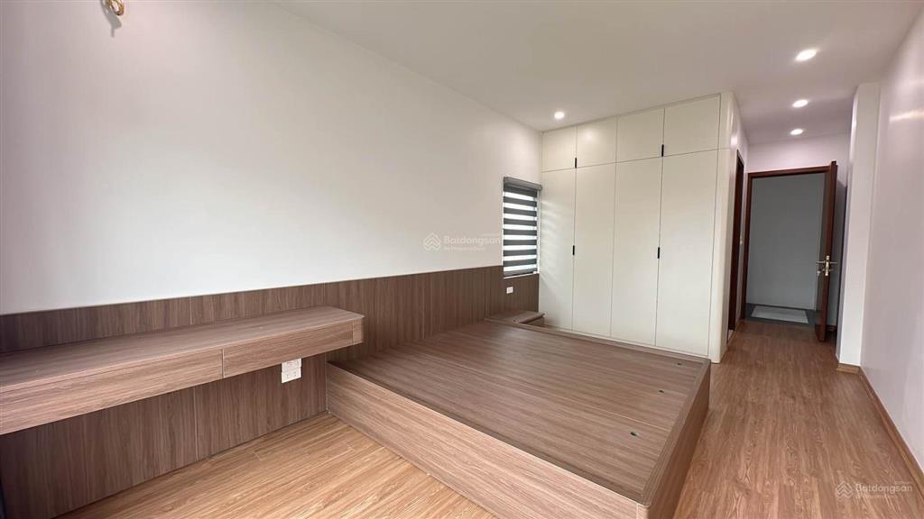 Trung tâm việt hưng nhà xây mới căn góc chỉ 7,9 tỷ