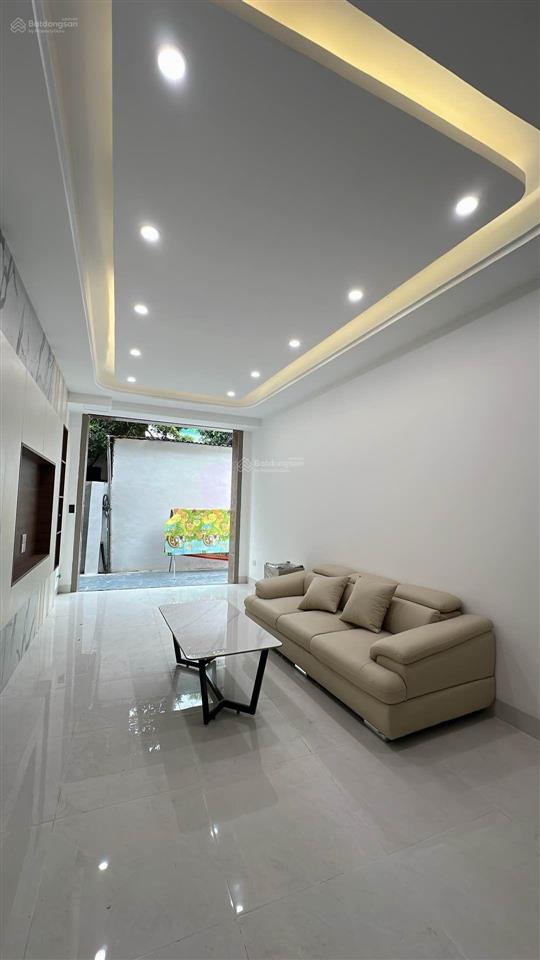 Trung tâm việt hưng nhà xây mới căn góc chỉ 7,9 tỷ