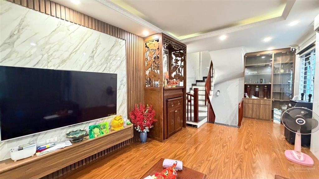 Tái định cư giang biên 6 tầng full nội thất giá chỉ 7,1 tỷ