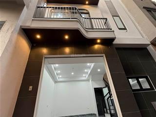 Việt hưng nhà xây mới 5 tầng ngõ thông chỉ 8,1 tỷ