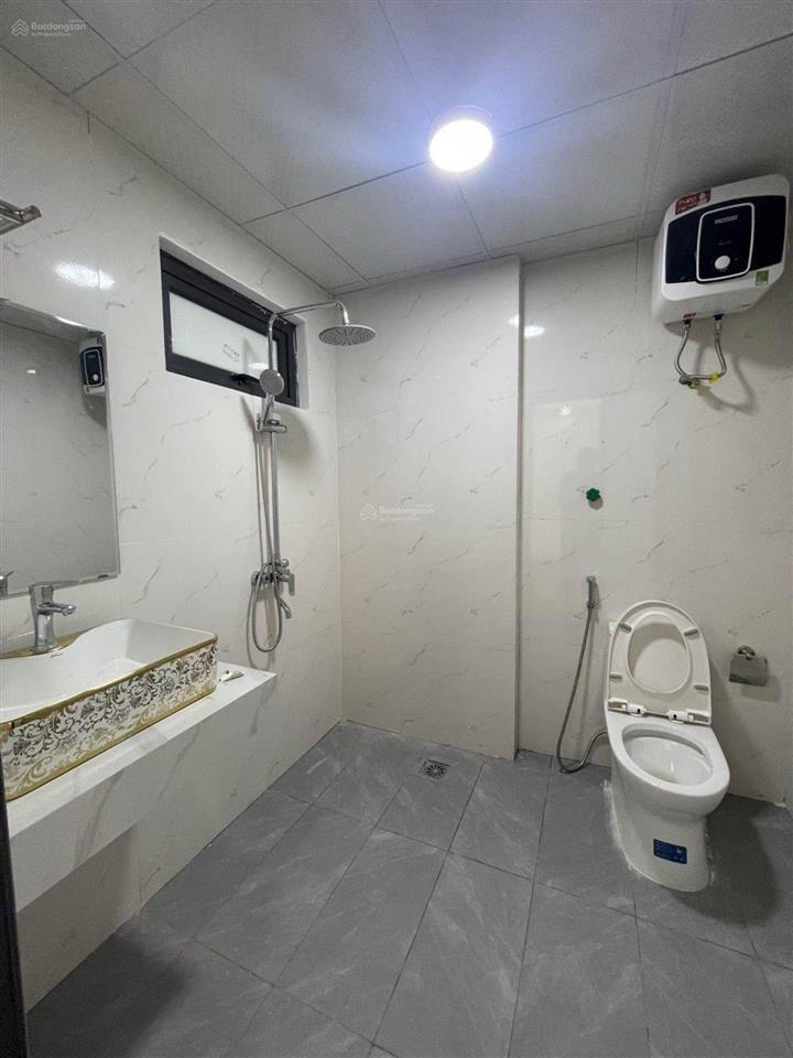 Việt hưng nhà dòng tiền 6 tầng thang máy gara ô tô chỉ 8,9 tỷ