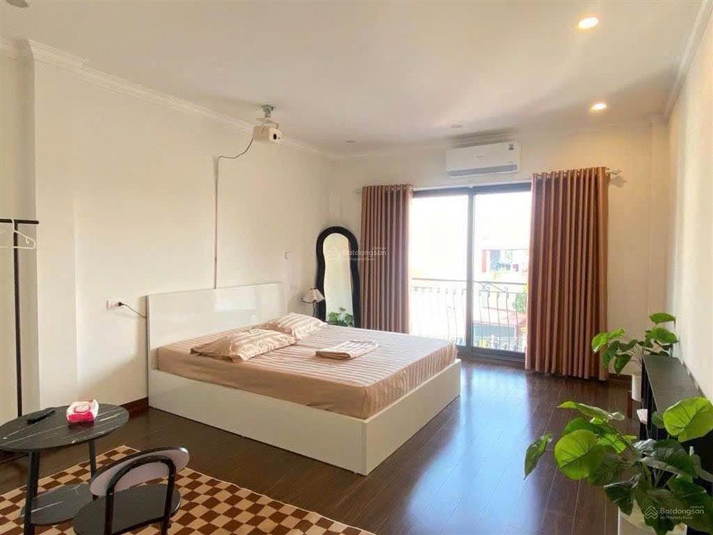 Việt hưng nhà dòng tiền 6 tầng thang máy gara ô tô chỉ 8,9 tỷ