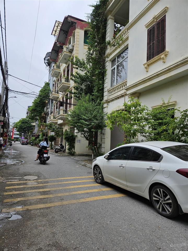 Việt hưng nhà dòng tiền 6 tầng thang máy gara ô tô chỉ 8,9 tỷ