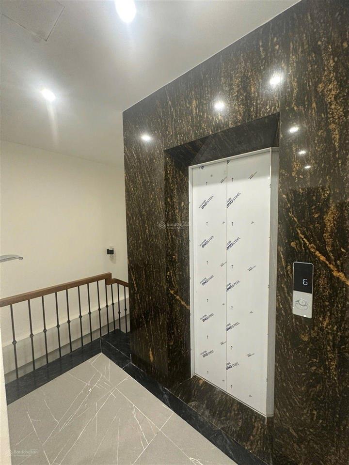 Việt hưng hiếm phân khúc nhỉnh 8 tỷ 6 tầng thang máy gara ô tô.