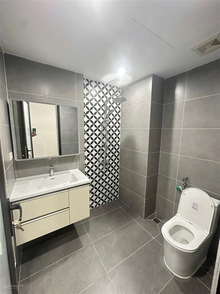 Việt hưng hiếm phân khúc nhỉnh 8 tỷ 6 tầng thang máy gara ô tô.