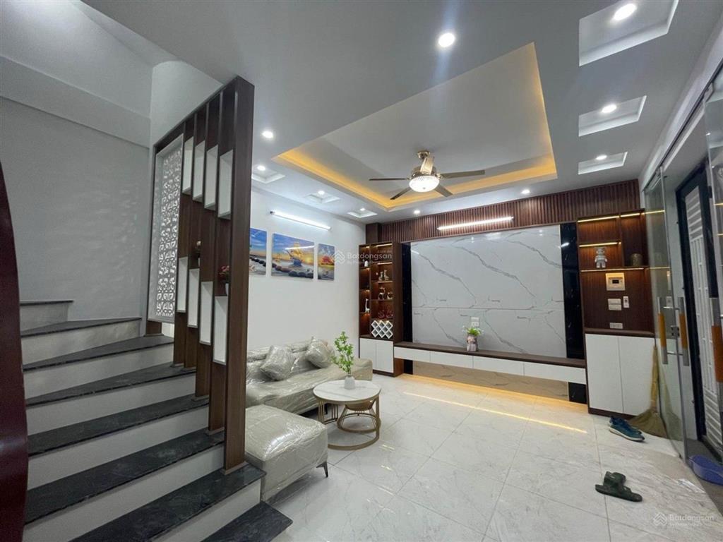 Việt hưng tái định cư nhà đẹp 6 tầng căn góc chỉ 7,9 tỷ