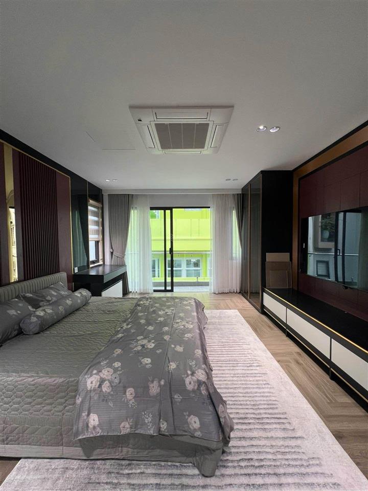 Hàng vip nguyễn sơn phân lô ô tô tránh lô góc 8 tầng thang máy cực hiếm