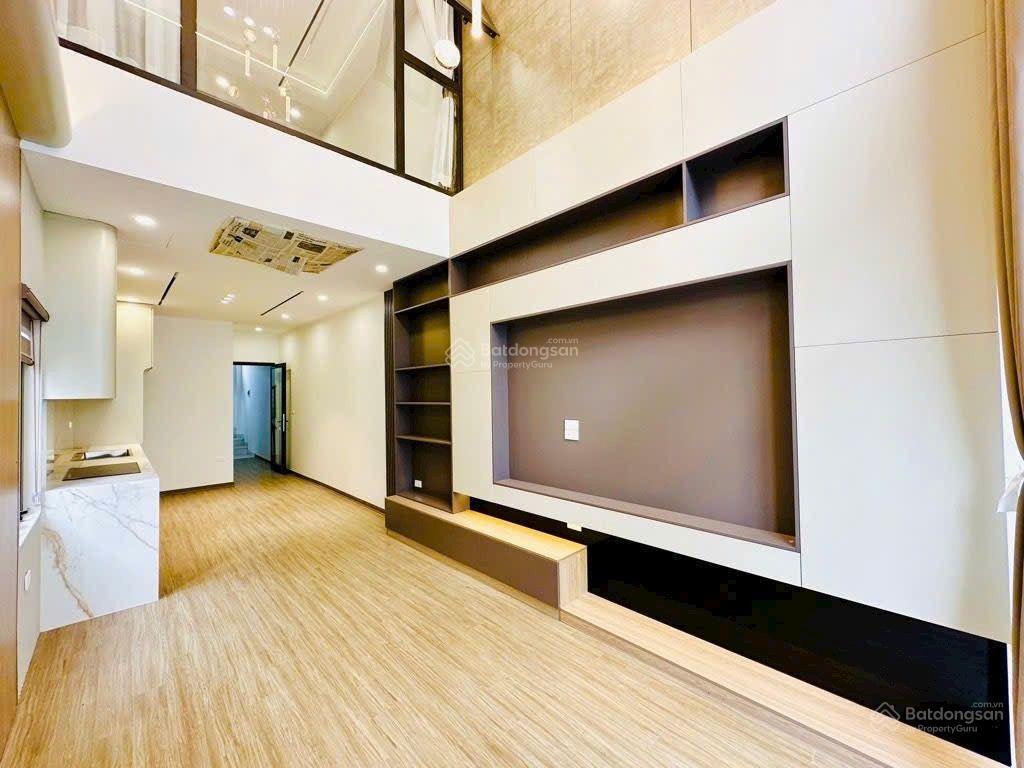 Bồ đề gần cầu trần hưng đạo ô tô tránh 50m 7 tầng thang máy nhỉnh 15 tỷ