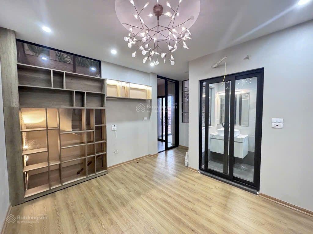 Nguyễn văn cừ 51m 5 tầng ngõ ô tô nhà mới đẹp dân xây 11,8 tỷ,