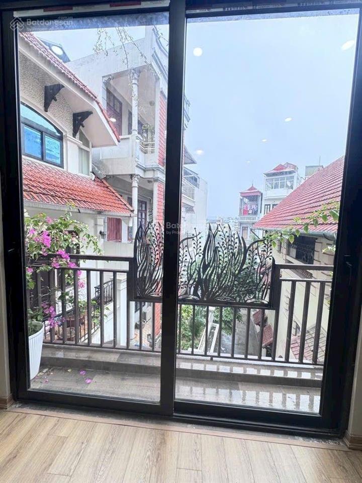 Nguyễn văn cừ 51m 5 tầng ngõ ô tô nhà mới đẹp dân xây 11,8 tỷ,