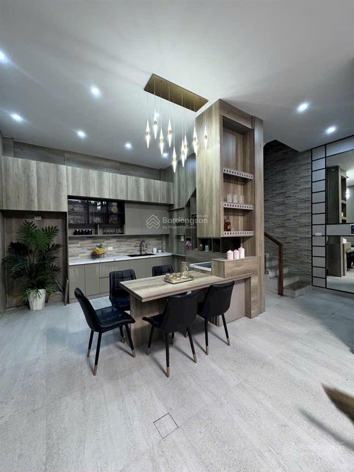Nguyễn văn cừ 51m 5 tầng ngõ ô tô nhà mới đẹp dân xây 11,8 tỷ,
