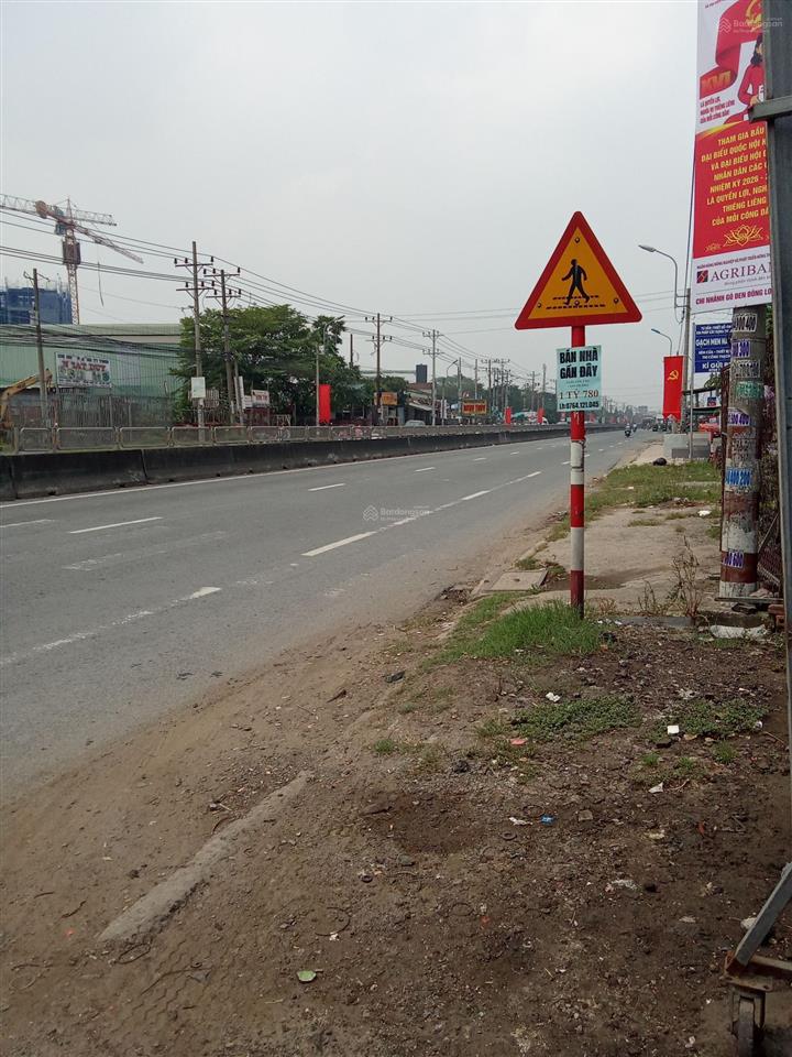Cần bán đất mặt tiền quốc lộ 1a mỹ yên long an củ.cách chợ bình chánh tp hcm chỉ 2km . dt. 40x50