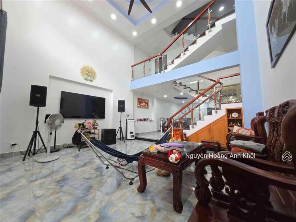 Nhà rất mới ở ngay, gần hoàng diệu 2, hàng xóm toàn nhà lầu biệt thự