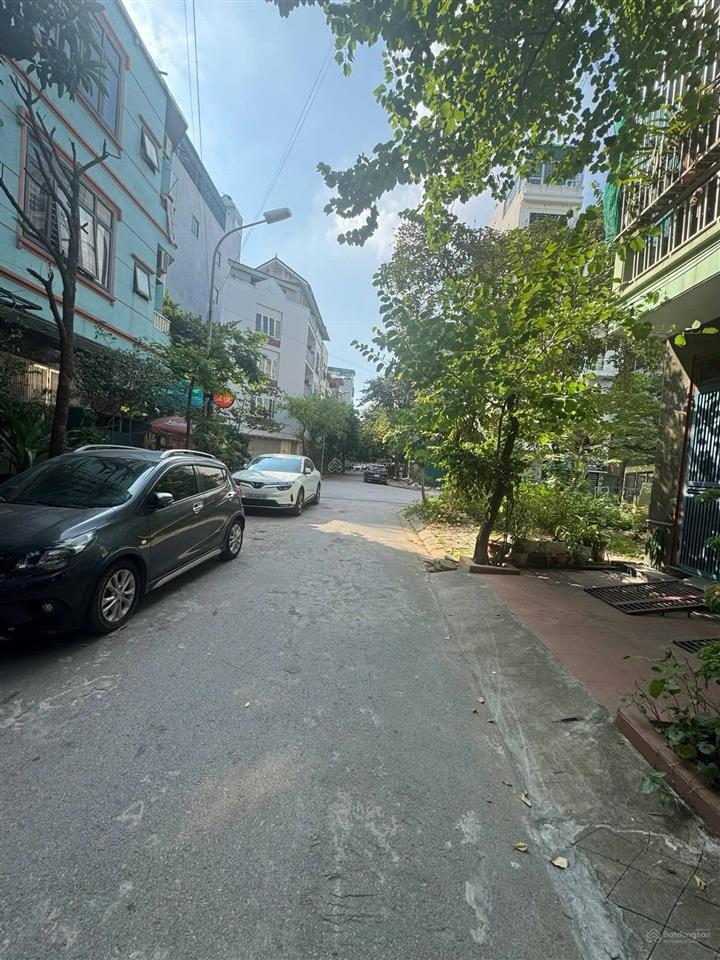 Liền kề đấu giá mậu lương hà đông vỉa hè ô tô đỗ cửa ngày đêm giá 12,7 tỷ nhà đẹp