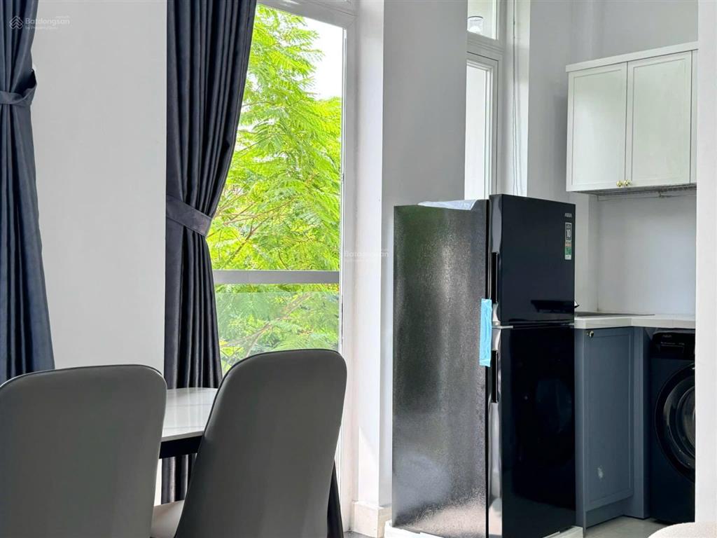 Thuê ngay căn hộ ban công  tách bếp 35m2 rộng thoáng thiết kế hiện đại an ninh cao sát đh vlcs3