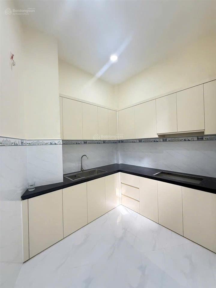 Nhà xây mới đường số 13, linh chiểu, thủ đức  sân rộng rãi, giá còn thương lượng mạnh