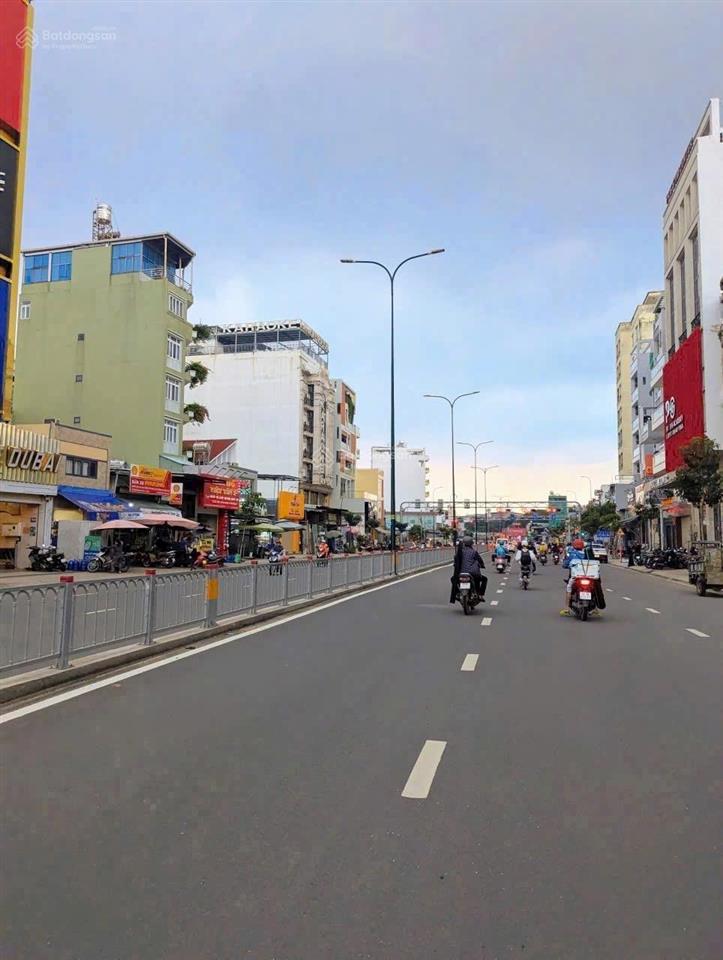 Hàng xịn vừa lên sóng 220m2 ngang 8m, hẻm xe hơi giá chỉ 18. x tỷ