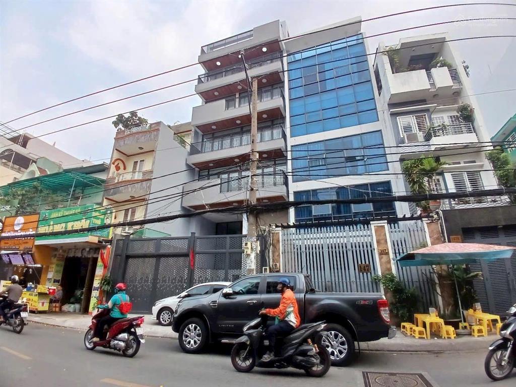 Mặt tiền thống nhất  5x26m, 1 trệt 5 lầu hiện đang cho thuê 65tr/tháng