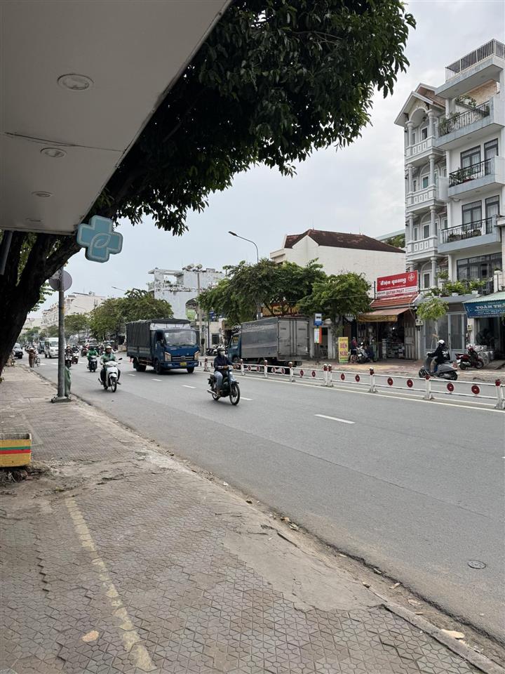 Bán mặt tiền nguyễn văn lượng gò vấp 2 mặt tiền diện tích 300m2  tiện xây mới building, showroom