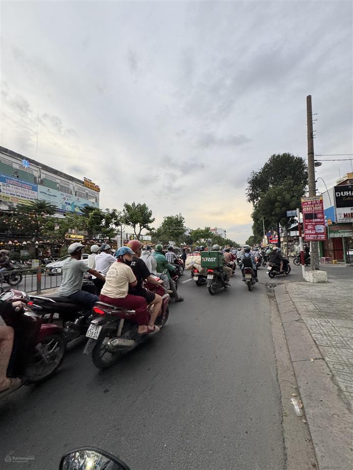 Rẻ hơn thị trường 20% góc 2 mt quang trung  ngang 8.4m  190m2 đất tiện xây chdv, hoặc làm cafe