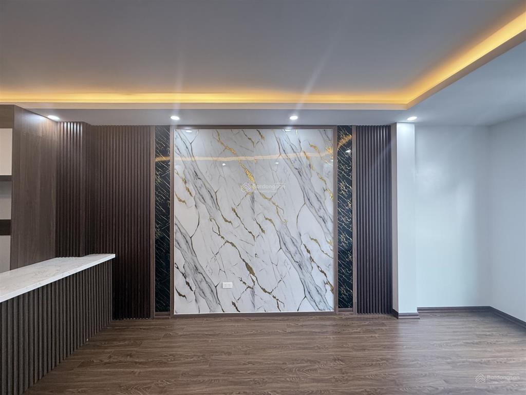 Bán nhà riêng phố lạc trung, hai bà trưng 40mx 6 tầng, giá 13.5 tỷ. nhà mới, thang máy,ô tô đỗ cửa