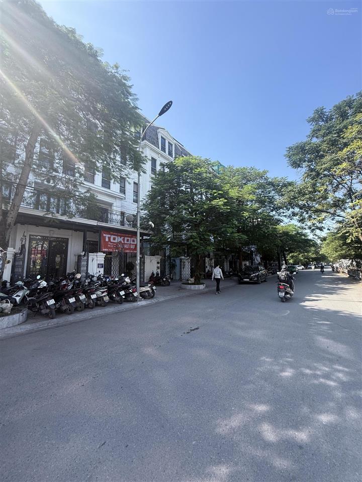 Bán nhà phân lô tại đầm trấu, 19,8 tỷ, 50m2 x 5 tầng. nhà mới, kdoanh văn phòng, ô tô đỗ ngày đêm