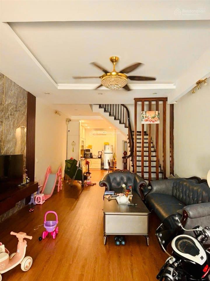 Bán nhà phân lô tại đầm trấu, 19,8 tỷ, 50m2 x 5 tầng. nhà mới, kdoanh văn phòng, ô tô đỗ ngày đêm