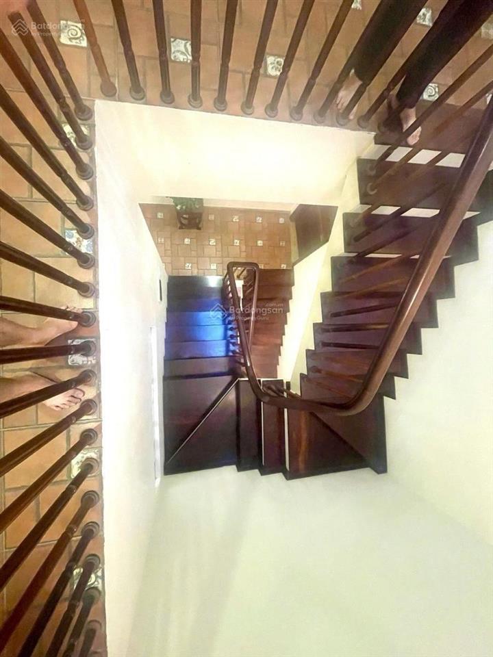 Bán nhà phố lò đúc 41m2 x 5tầng, giá 12.8 tỷ. dân xây, gần phố, ngõ thông, ôtô đỗ, 2 thoáng ở ngay