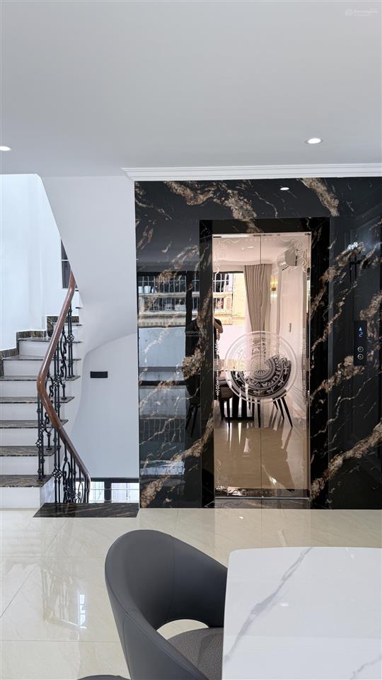Bán nhà bạch mai 39m2 x 6 tầng, mới thang máy, ngõ rộng thông, ô tô đỗ cửa, kinh doanh. giá 14 tỷ