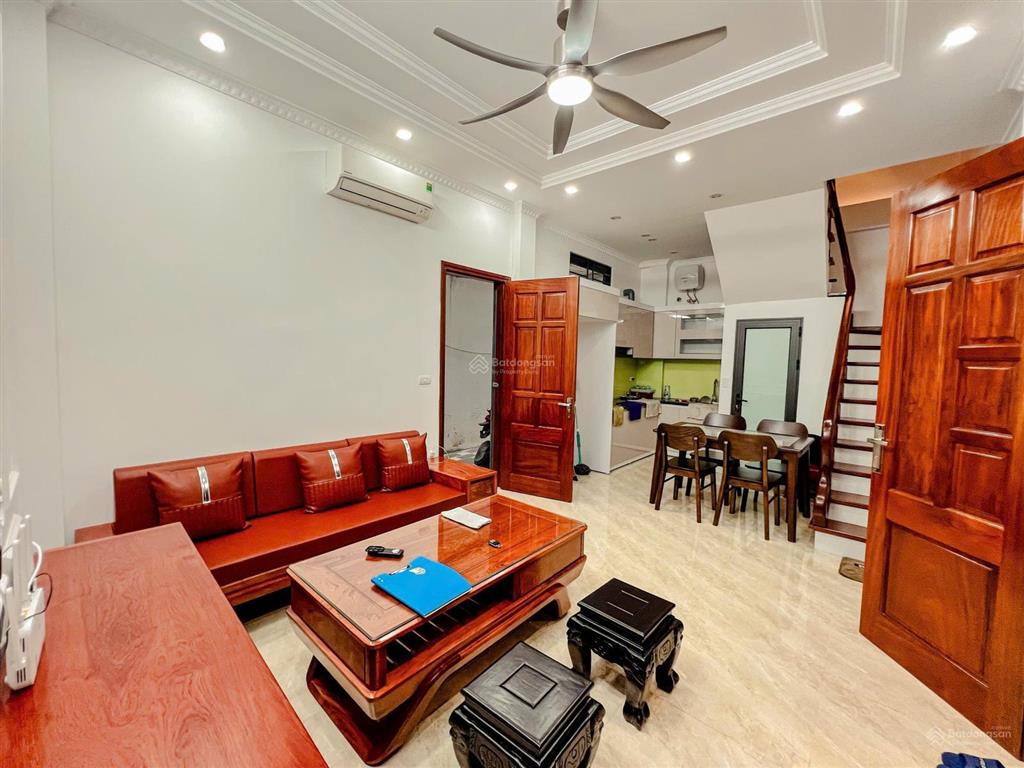 Bán nhà riêng tại bạch mai, 11,8 tỷ, 35m2 x 5 tầng, nhà mới, gần phố, ngõ rộng ô tô tránh chỉ 40m.