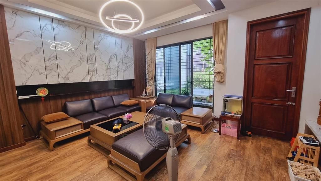 Bán nhà liền kề 5 tầng tại tam trinh, giá chỉ 32 tỷ, 95m2. khu vực sát ngay minh khai, times city