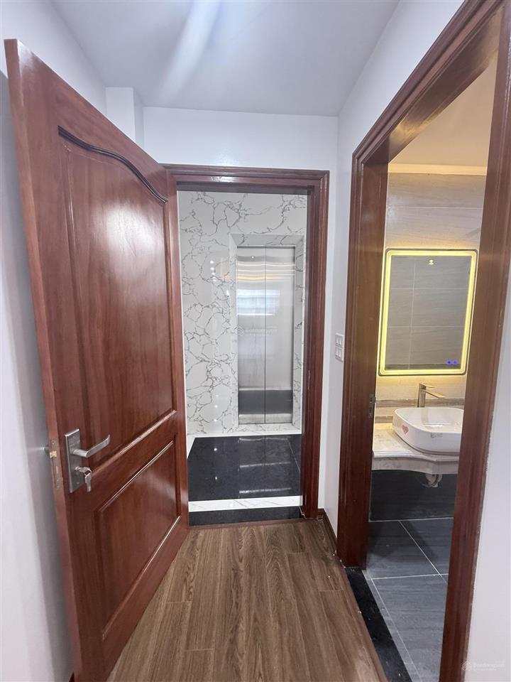 Bán nhà riêng tại phố lạc trung, hai bà trưng 55m2 x 5 tầng, giá 16 tỷ. nhà mới, thang máy, lô góc
