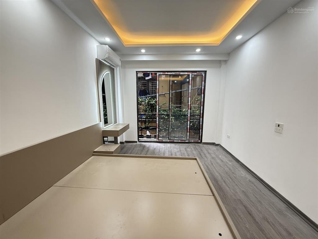 Bán nhà riêng tại minh khai, 9,5 tỷ, 33 m2 x 5 tầng. ô tô tránh 15m, minh khai 50m, nhà mới ở ngay