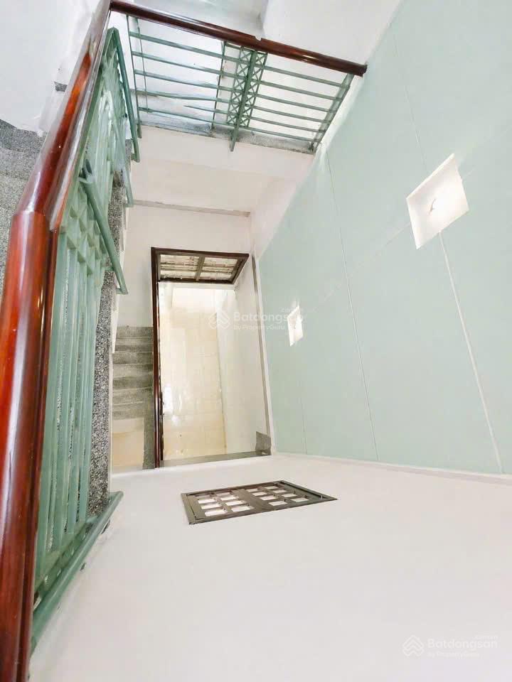 Bán gấp nhà mới 4 tầng, 104m2, 5x21m, vuông vức đẹp tại trung tâm quận 2 giá rất tốt 0908 526 ***